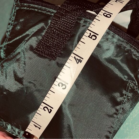 Disney Pete’s Dragon 2016 8 x 6 x 6 soft nylon Lunchbox green w/gold letters NEW - Picture 10 of 10